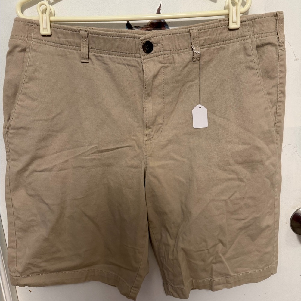 Urban Outfitters Men's Beige Flat Front Shorts